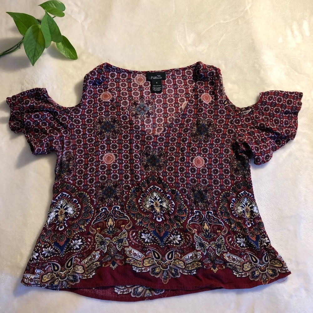 Boho flowy crop shoulder cut out top